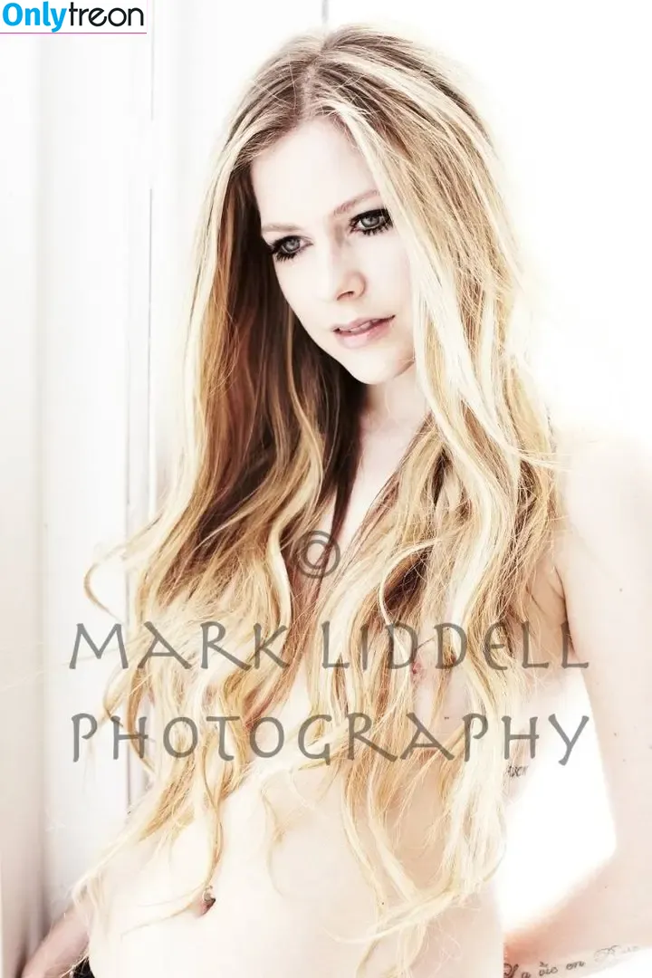 Avril Lavigne nude photo #0075 (AvrilLavigne)