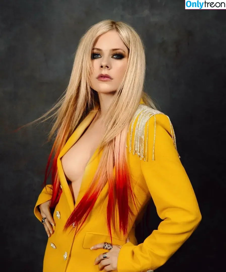 Avril Lavigne nude photo #0164 (AvrilLavigne)