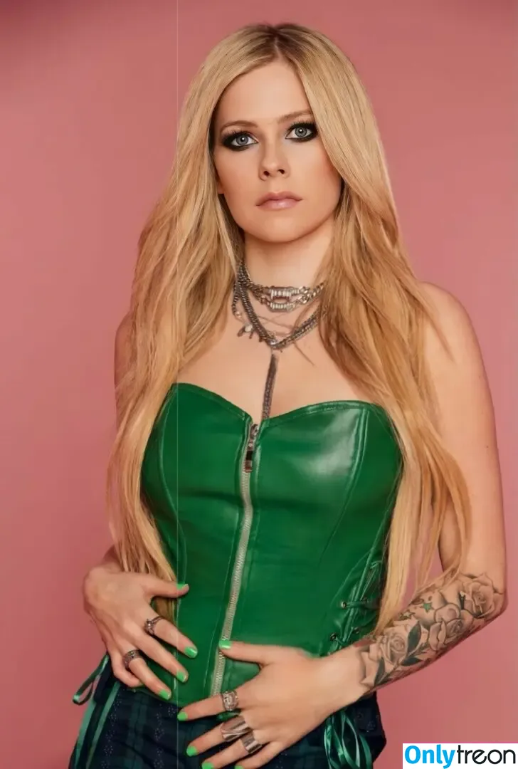 Avril Lavigne nude photo #0229 (AvrilLavigne)