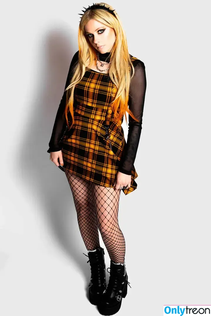 Avril Lavigne nude photo #0369 (AvrilLavigne)