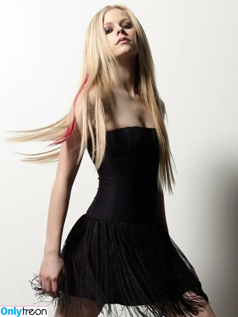 Avril Lavigne nude photo #0455 (AvrilLavigne)