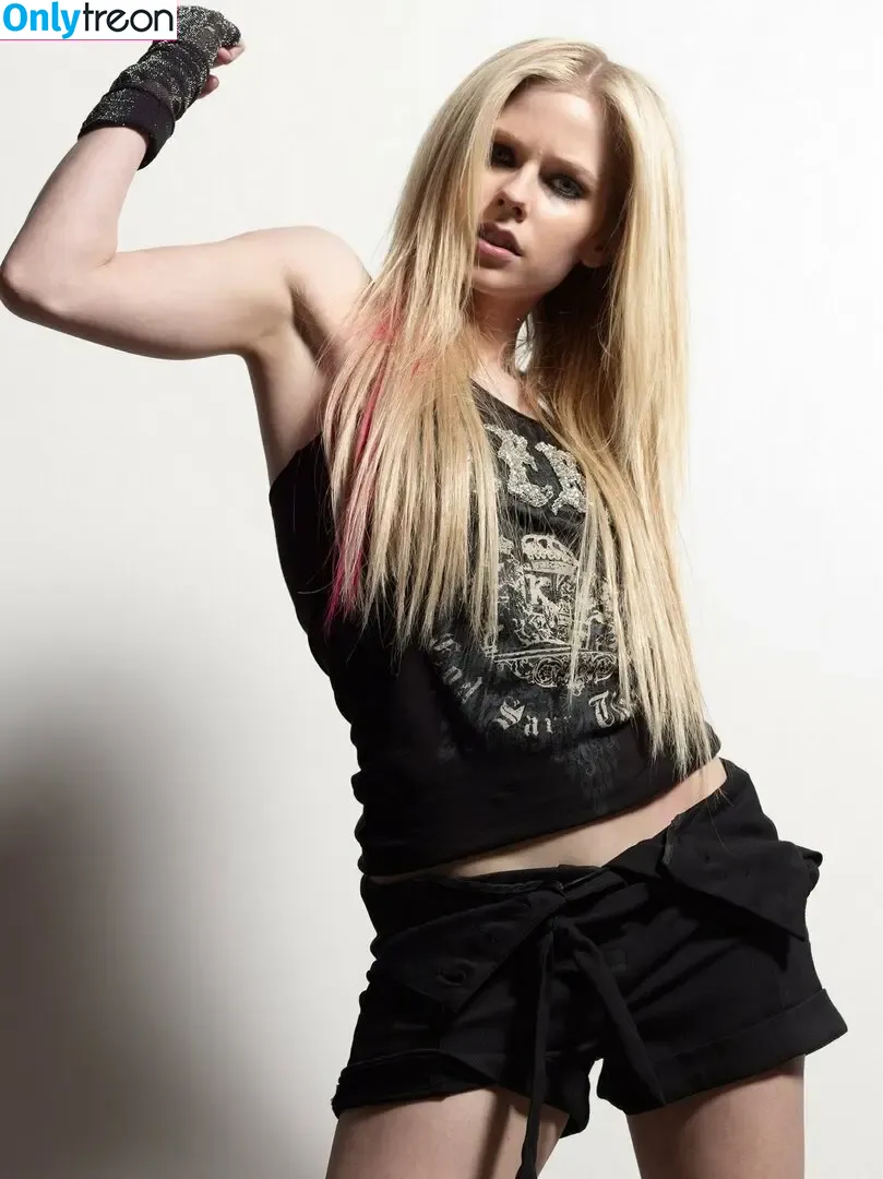 Avril Lavigne nude photo #0459 (AvrilLavigne)