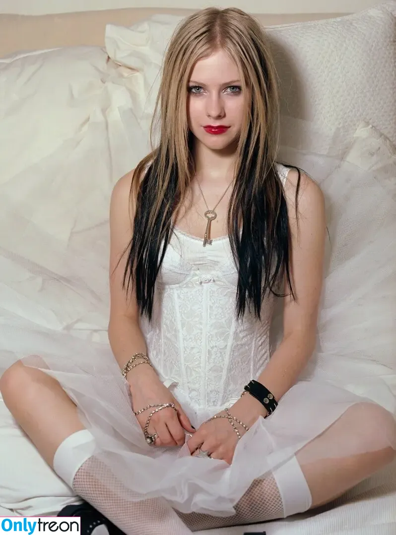 Avril Lavigne nude photo #0525 (AvrilLavigne)