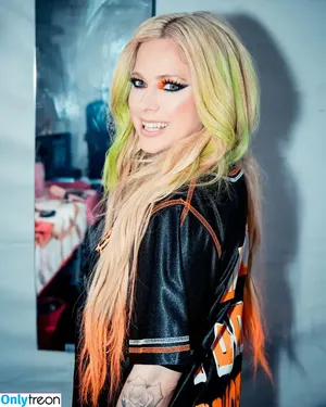 Avril Lavigne / AvrilLavigne nude photo #1328