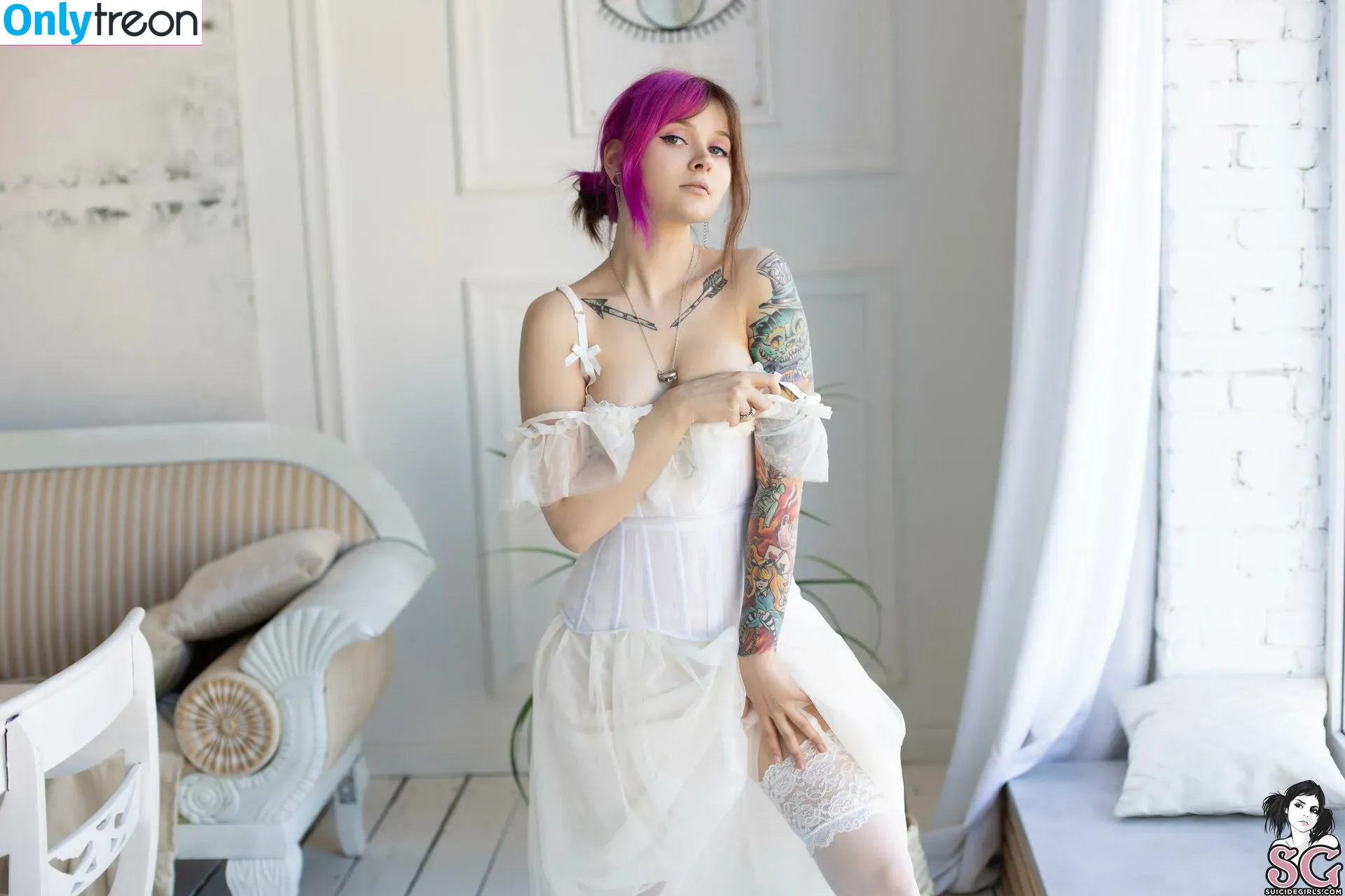 Awondrr nude photo #0026 (Alice Wonder / alicewonder_99 / awondrr_sg)