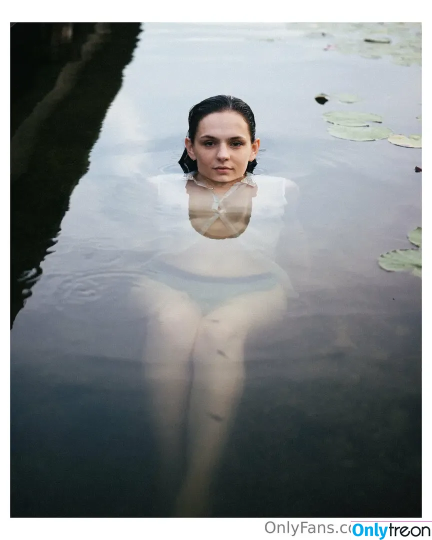 axxxsr nude photo #0003 (annikorrr)