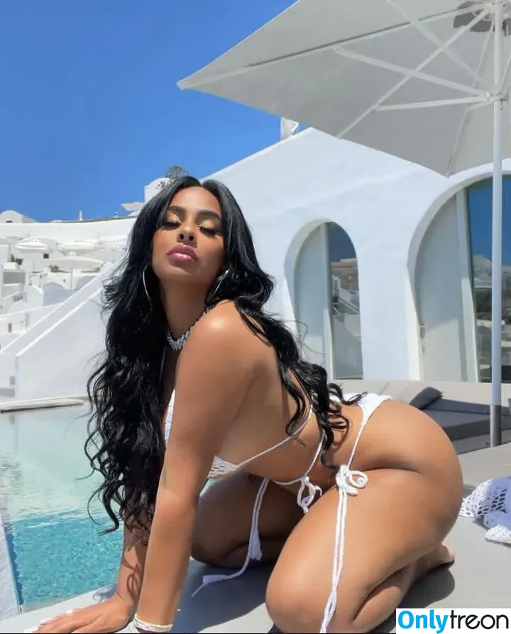 Ayisha Diaz nude photo #0018 (ayishadiaz / ayishadiaz0)