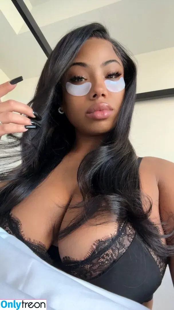 ayisha.mia nude photo #0001 (ayisha mia / ayishamia)