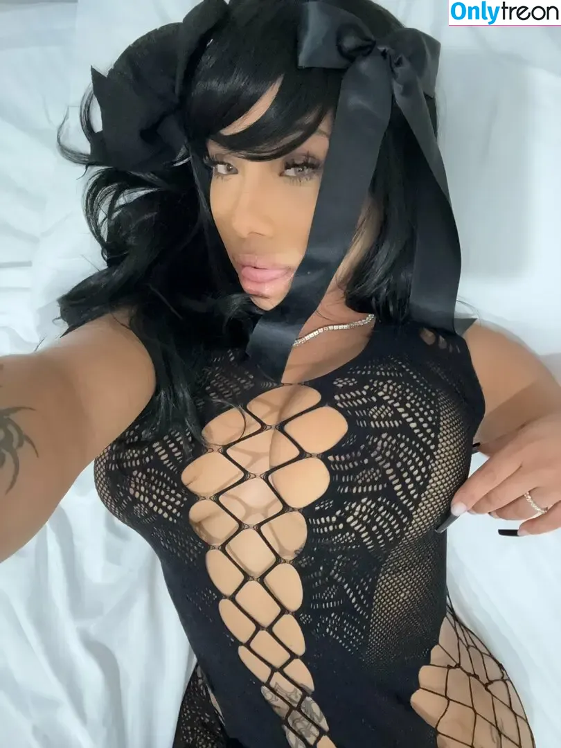 ayisha.mia nude photo #0005 (ayisha mia / ayishamia)