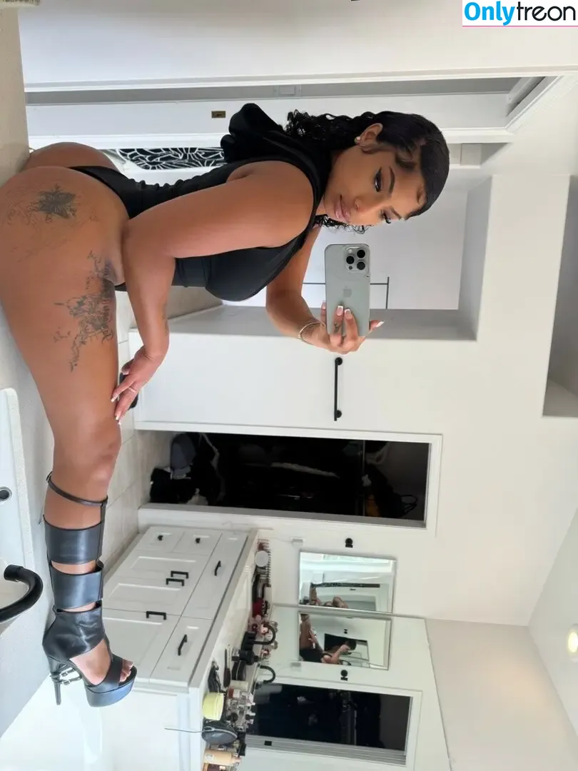 ayisha.mia nude photo #0017 (ayisha mia / ayishamia)