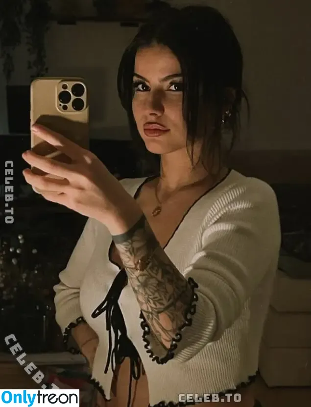 Ayliner nude photo #0073 (abbeylane43 / aylin_er / aylinertwitch)