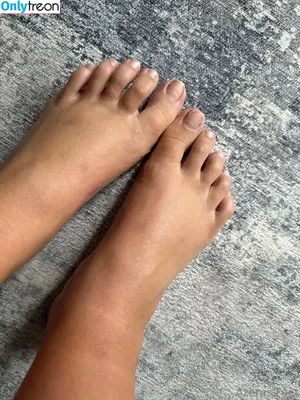 azerasfeet / azerasbigfeet nude photo #0053