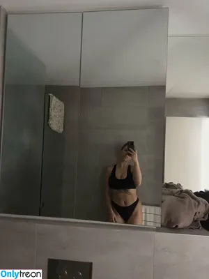 babiiijas nude photo #0009
