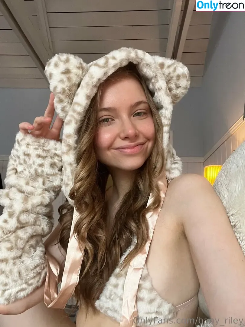 Baby Riley nude photo #0144 (baby_riley / babyrileey / sweet_riley)
