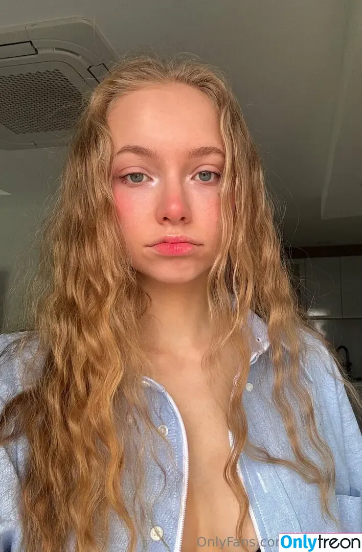 Baby Riley nude photo #0165 (baby_riley / babyrileey / sweet_riley)