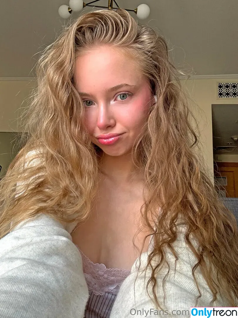 Baby Riley nude photo #0257 (baby_riley / babyrileey / sweet_riley)