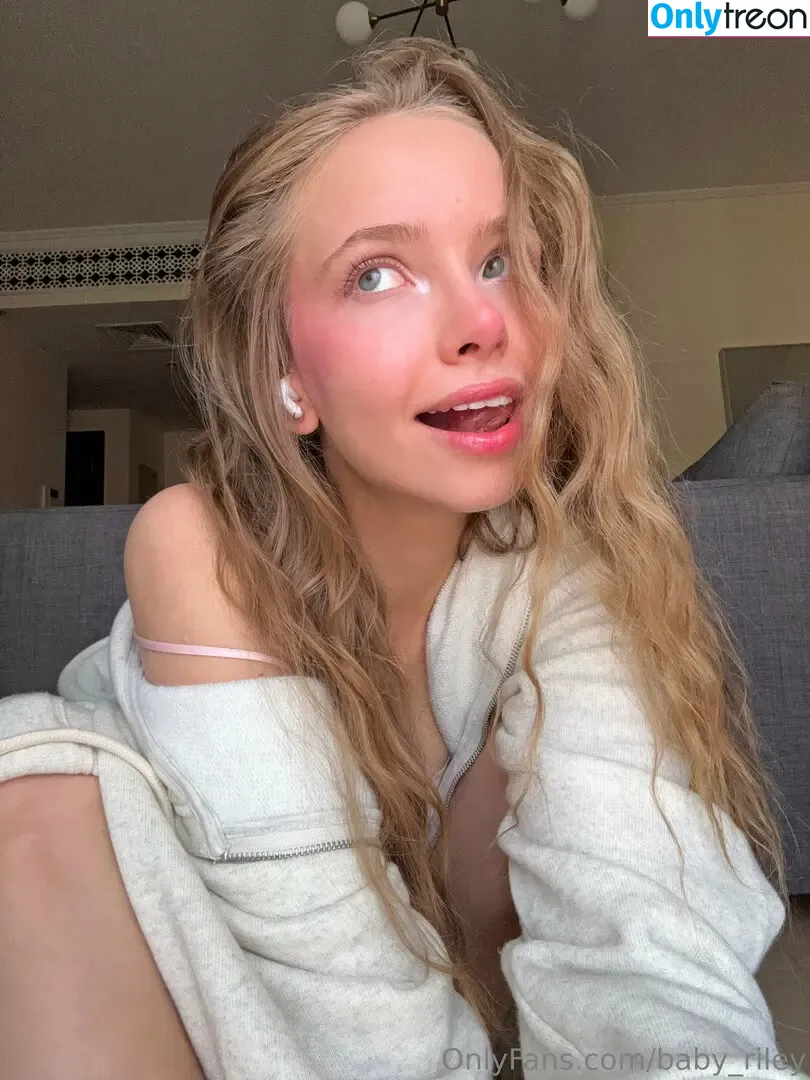 Baby Riley nude photo #0258 (baby_riley / babyrileey / sweet_riley)
