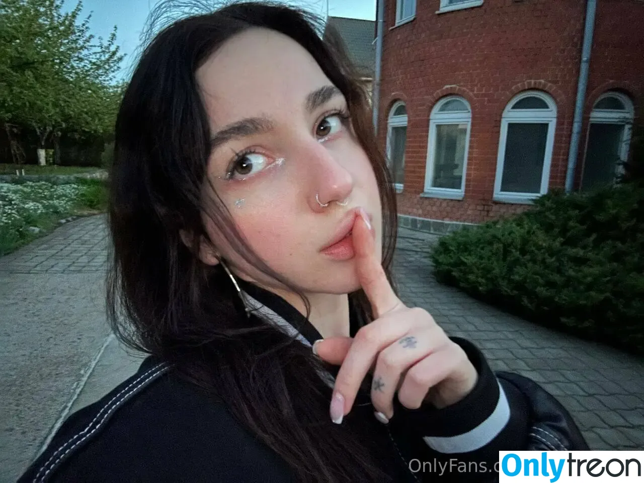 babysaralux nude photo #0004 (babysaralux)