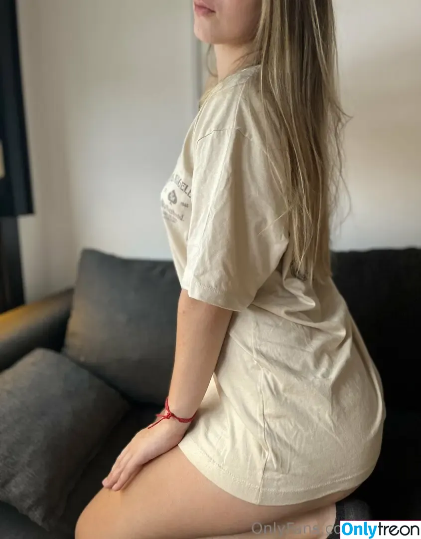 babyy.ava nude photo #0001 (babyy.ava)