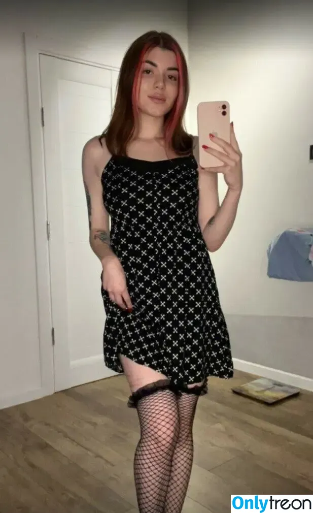 badallie nude photo #0002 (badallie_)
