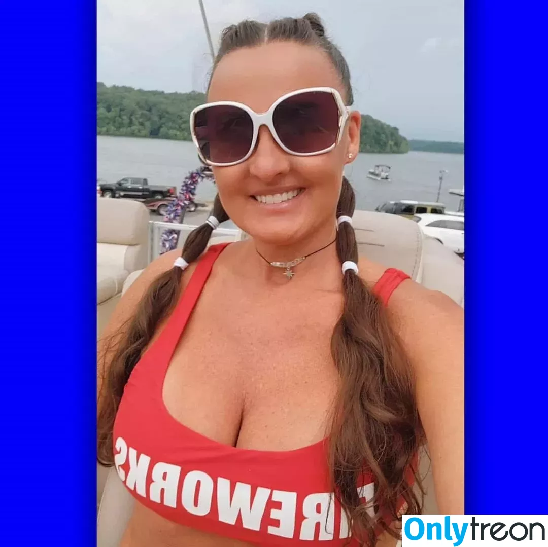 Baddie2thebone nude photo #0109 (Fitlakemomma / fit_lake_momma)