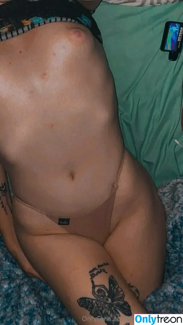 baddiebaby001 nude photo #0030 (kittenslovesky)