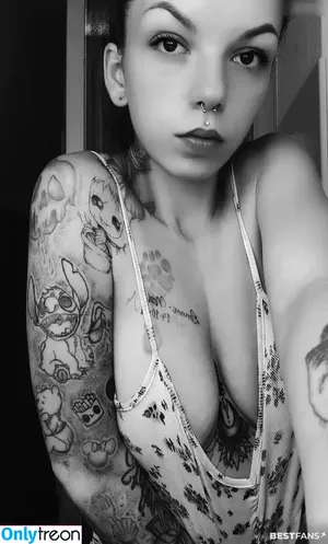 BaddieeMommy / curse_me__ nude photo #0003