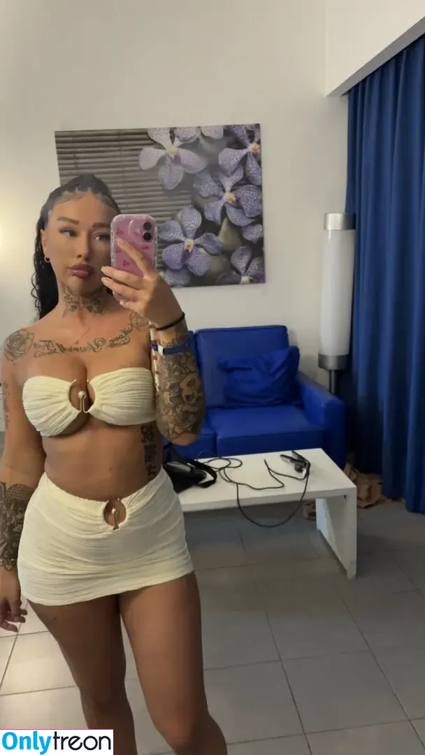 badgalamii nude photo #0020 (Ames / badgalames / officialamyburton)