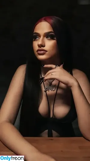 Badmómzjay / badmomzjay nude photo #0021