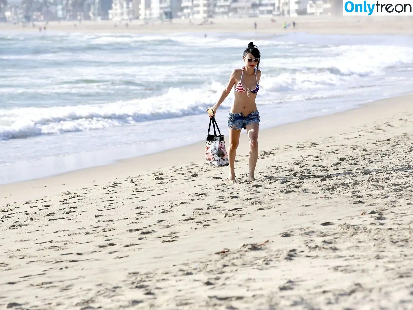 Bai Ling nude photo #0458 (iambailing)