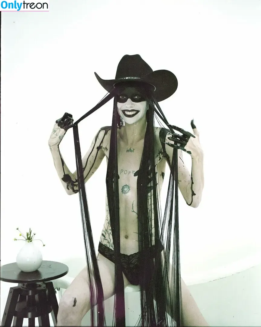 Bambi Thug nude photo #0005 (bambiethug / cocostrokes1)