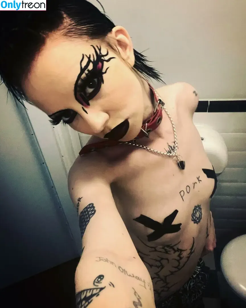 Bambi Thug nude photo #0017 (bambiethug / cocostrokes1)