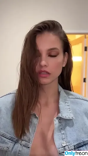 Barbara Palvin / realbarbarapalvin nude photo #0482