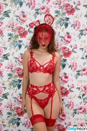 Barbara Palvin / realbarbarapalvin nude photo #0535