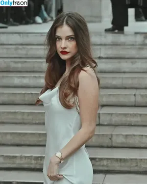 Barbara Palvin / realbarbarapalvin nude photo #0855