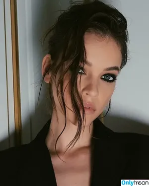 Barbara Palvin / realbarbarapalvin nude photo #0876