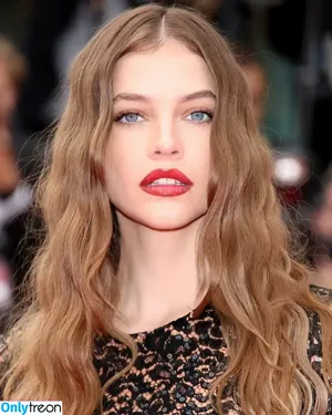 Barbara Palvin / realbarbarapalvin nude photo #0984