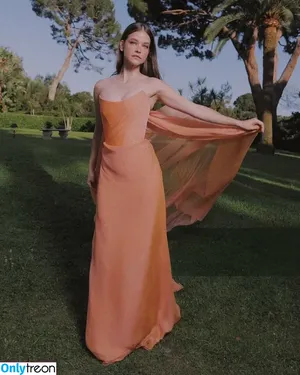Barbara Palvin / realbarbarapalvin nude photo #0999