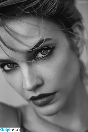 Barbara Palvin / realbarbarapalvin nude photo #1212