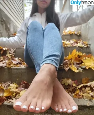Bare Feet / barefeetpose nude photo #0202