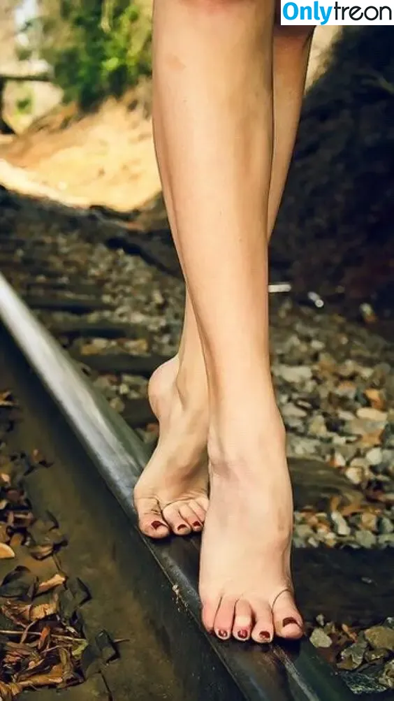 Bare Feet nude photo #0291 (barefeetpose)