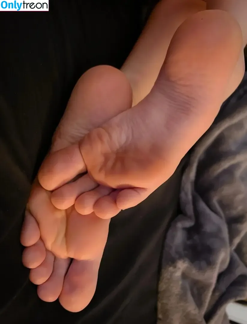 Bare Feet nude photo #0301 (barefeetpose)