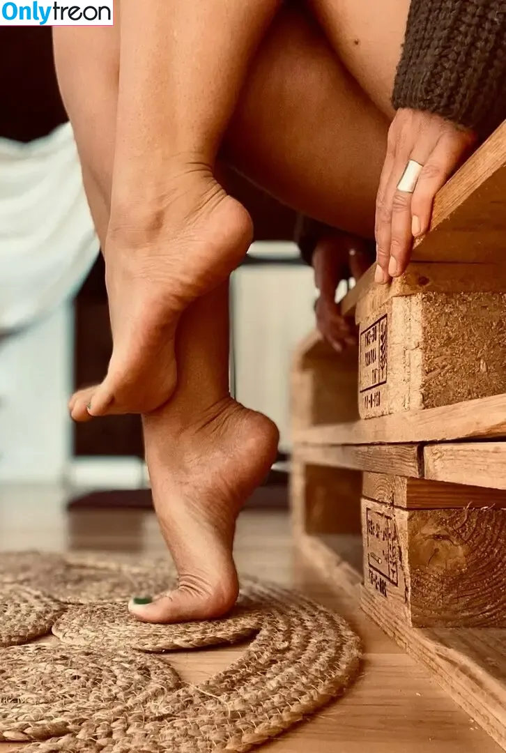 Bare Feet nude photo #0312 (barefeetpose)