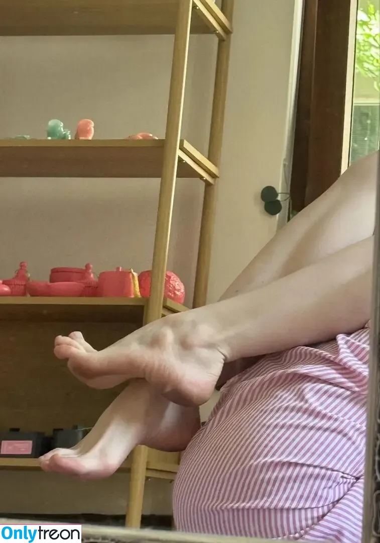 Bare Feet nude photo #0328 (barefeetpose)