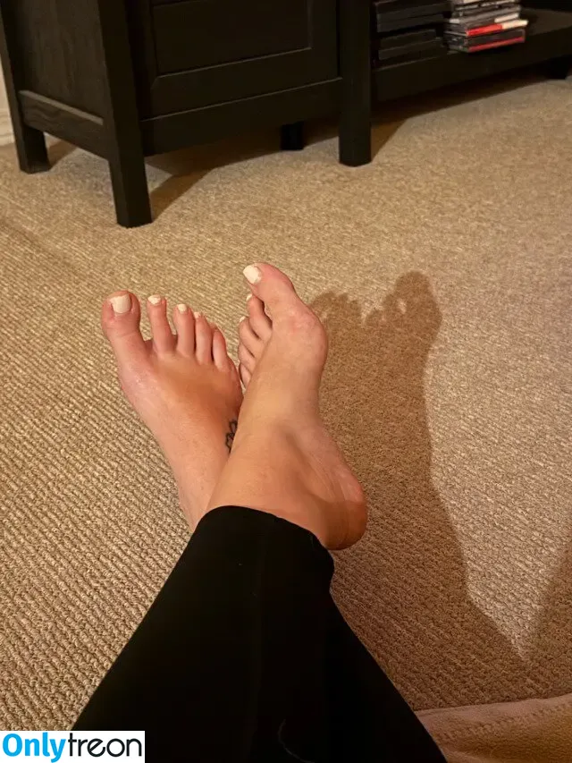 Bare Feet nude photo #0542 (barefeetpose)