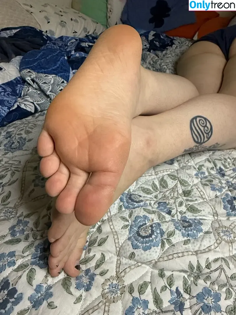 Bare Feet nude photo #0567 (barefeetpose)