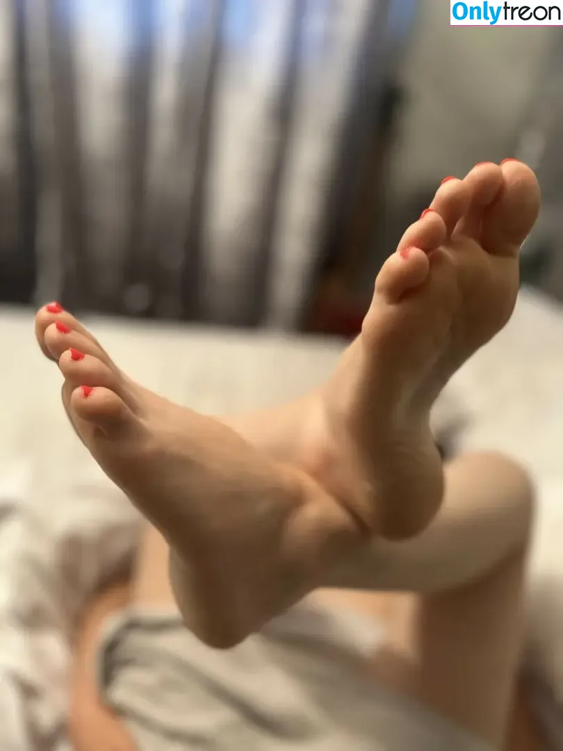 Bare Feet nude photo #1232 (barefeetpose)