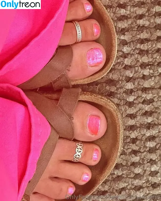 Barefootmamamn nude photo #0254 (Barefootmamamn)