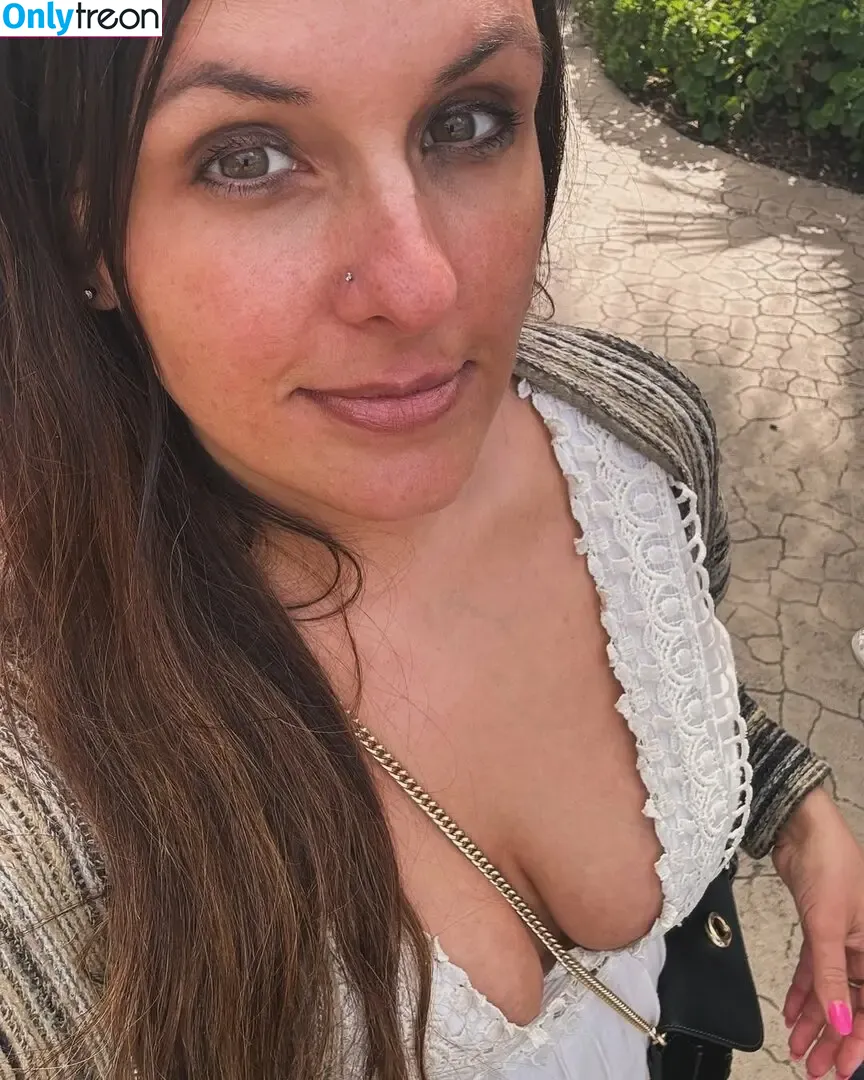 Barefootmamamn nude photo #0287 (Barefootmamamn)