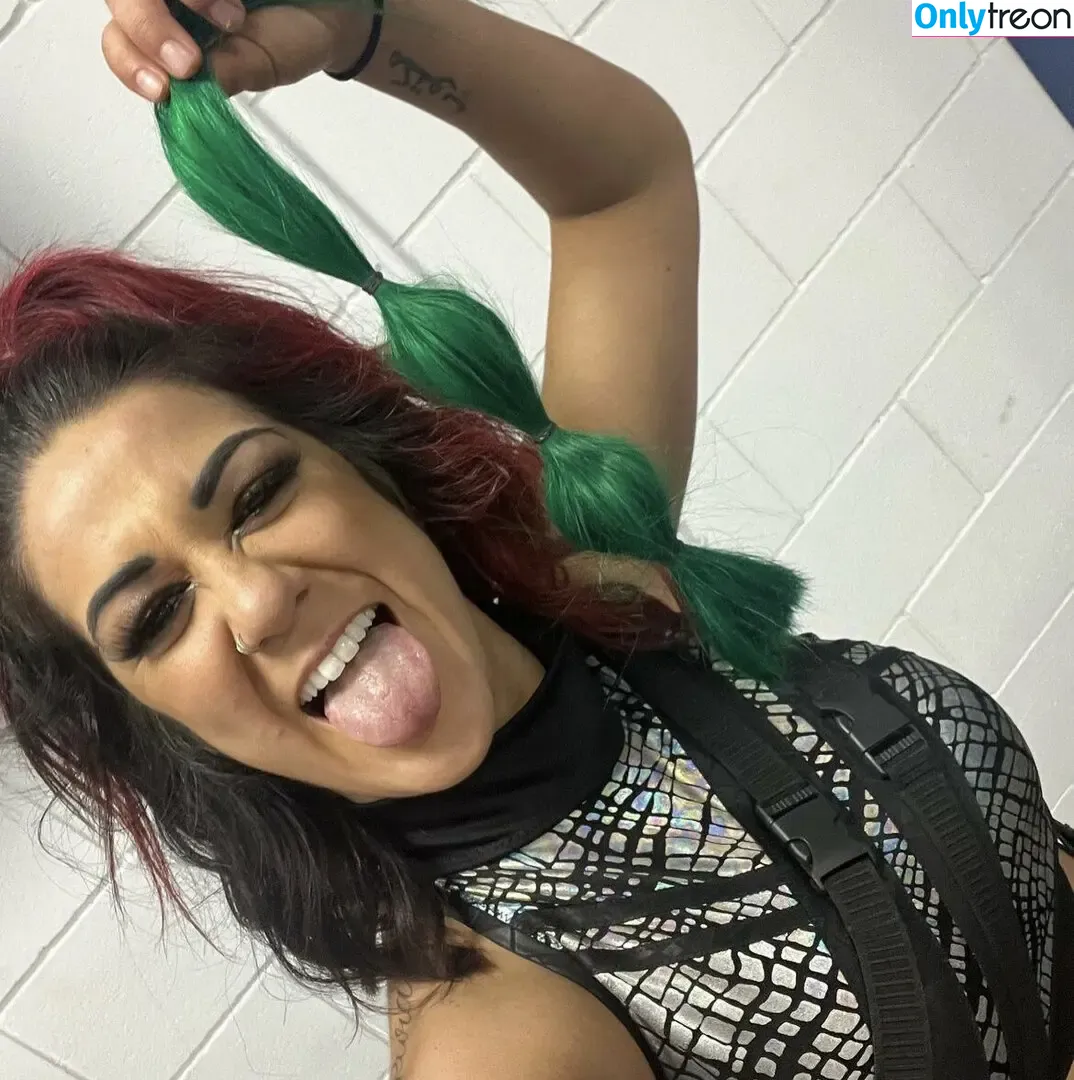 Bayley nude photo #0494 (Pamela Rose Martinez / bayley.r / itsmebayley)